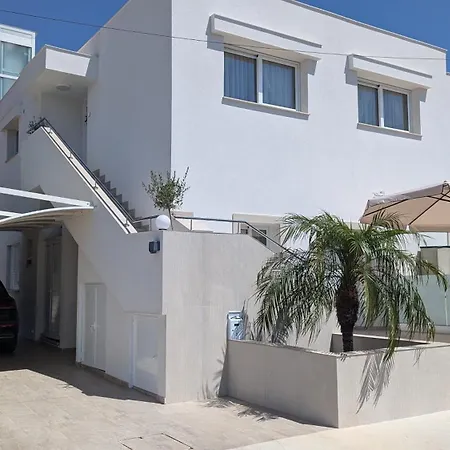 Two-bedroom Luxury Διαμέρισμα Παραλίμνι